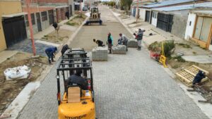 Comenzó el adoquinado en calle Mitre Este
