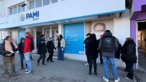 JUBILADOS DE LA CUENCA DENUNCIAN MALTRATO EN PAMI RÍO GALLEGOS Y SEÑALAN A REFERENTES DE LA LIBERTAD AVANZA
