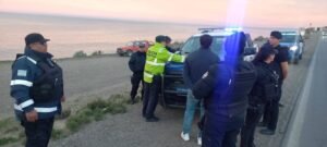 INTERCEPTARON UNA CAMIONETA CON ARMAS Y CARNE FAENADA EN CALETA OLIVIA: DOS DETENIDOS