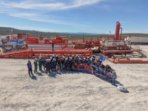SIPGER RECORRIÓ EL YACIMIENTO AGUADA BANDERA, DONDE ESTE VIERNES ENTRARÁ EN OPERACIONES EL EQUIPO 52 DE VENVER.